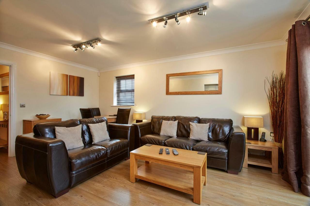 2 Bed 2 Bath At Jago Crt In Newbury - Free Allocated Parking エクステリア 写真